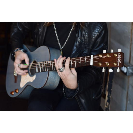 Art & Lutherie Roadhouse Denim Blue Q-Discrete