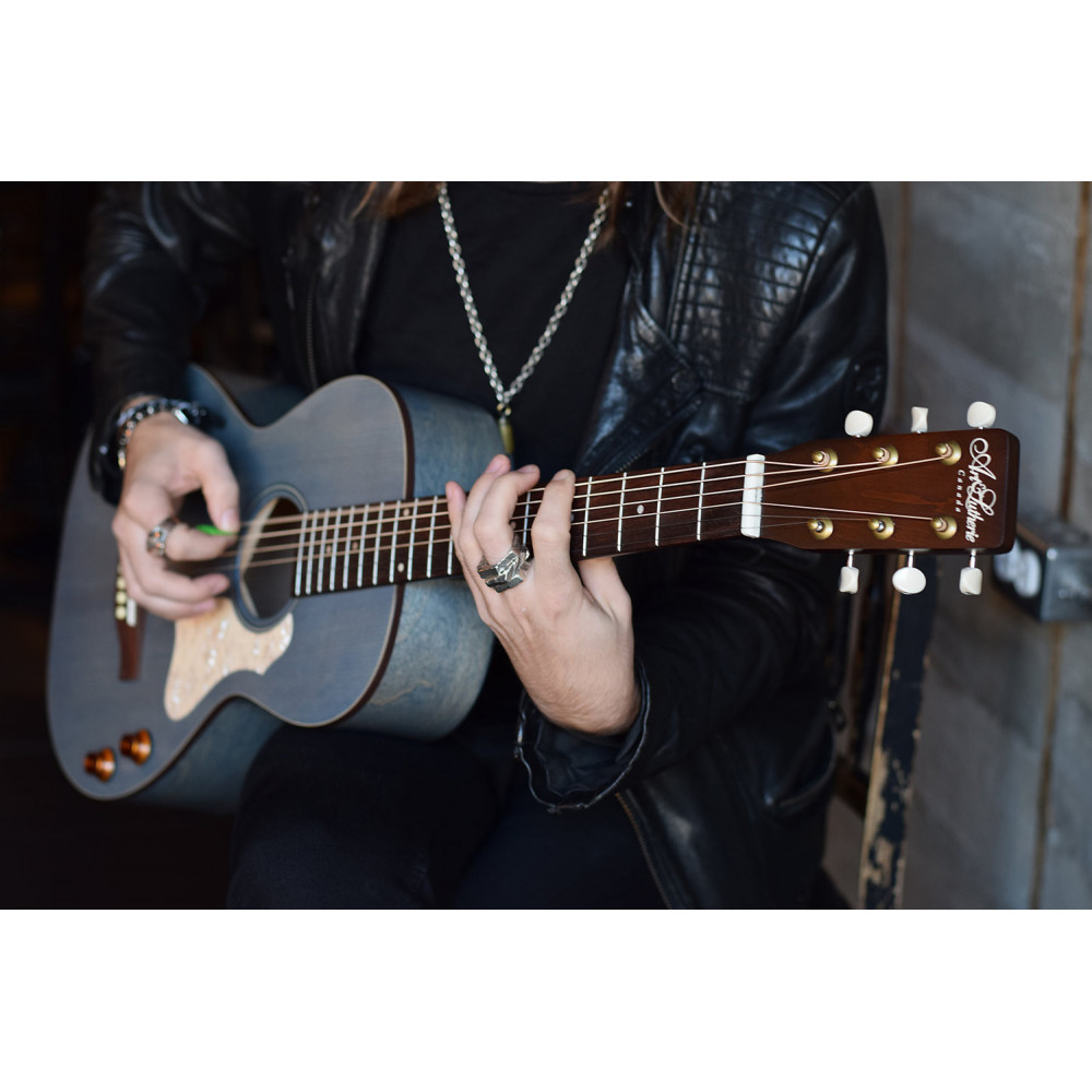 Art & Lutherie Roadhouse Denim Blue Q-Discrete